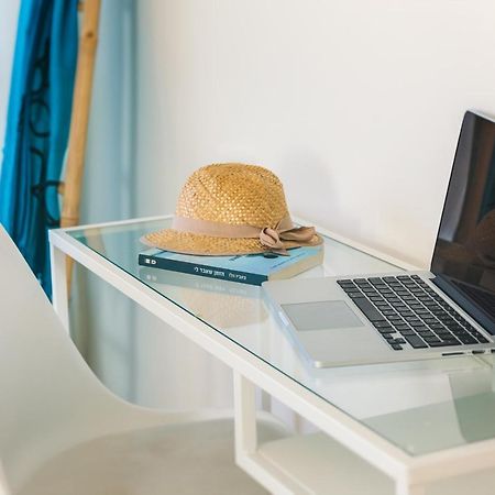 4 Bedroom Apartment On The Beach تل أبيب المظهر الخارجي الصورة